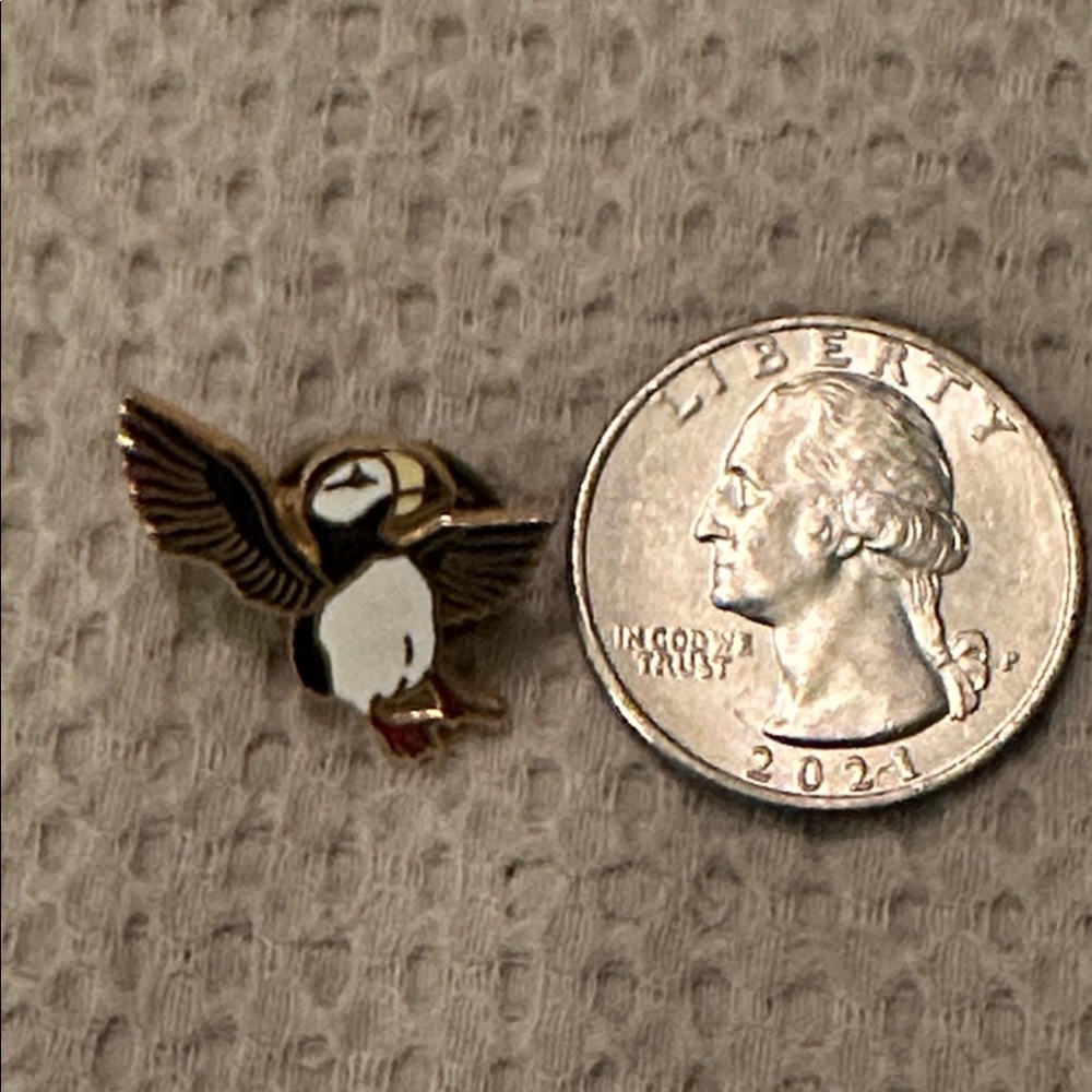 Puffin Enamel Pin - Picture 3 of 3